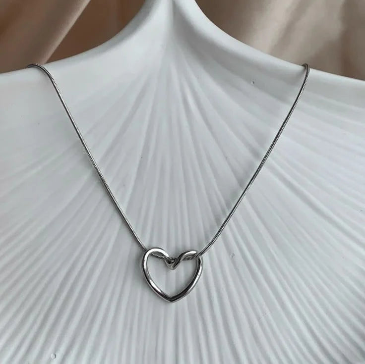 Hollow         Heart          Necklace     (It Ends With Us)