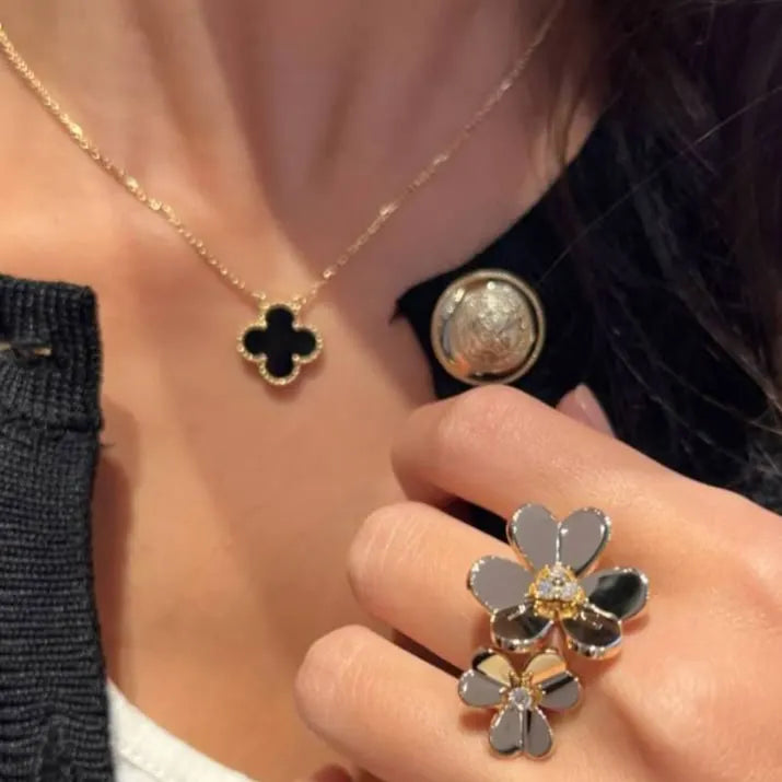 Clover Necklace (Black)