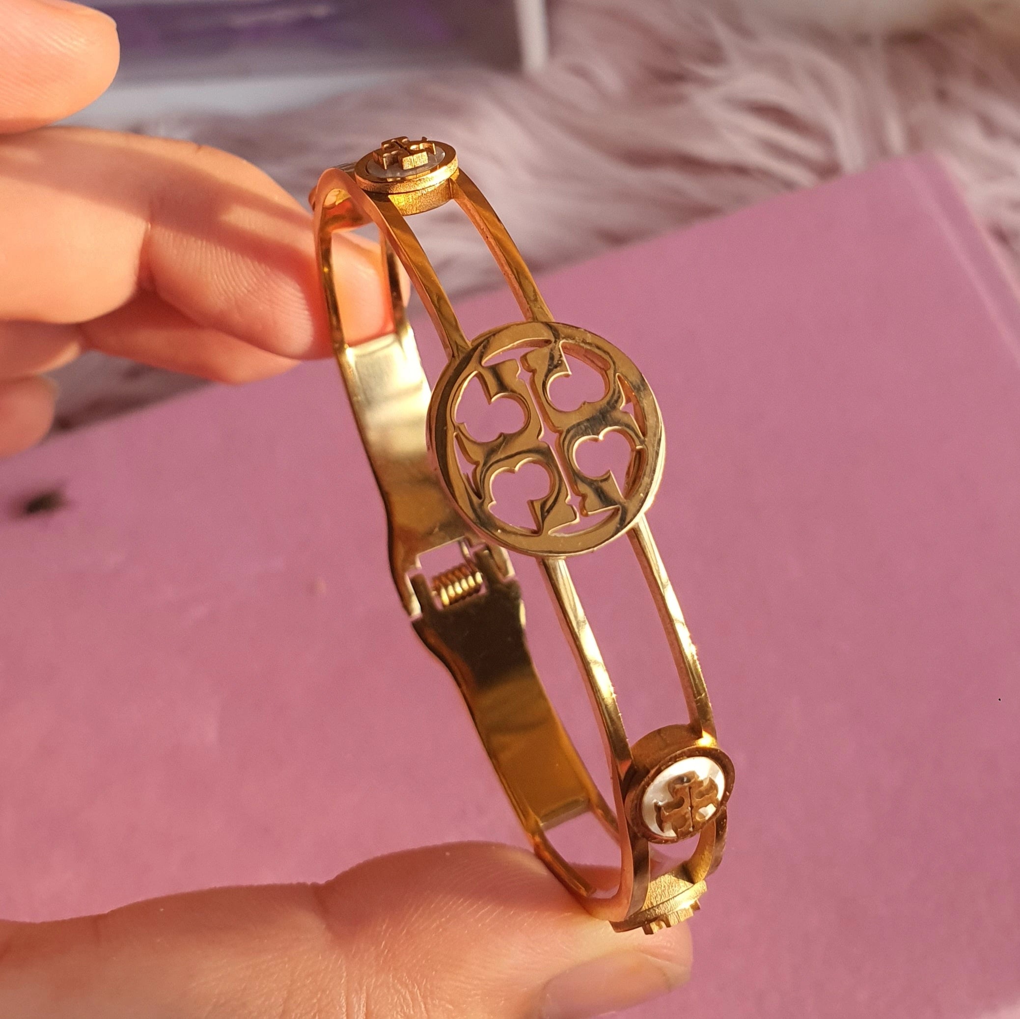 Tori Gold Handcuff